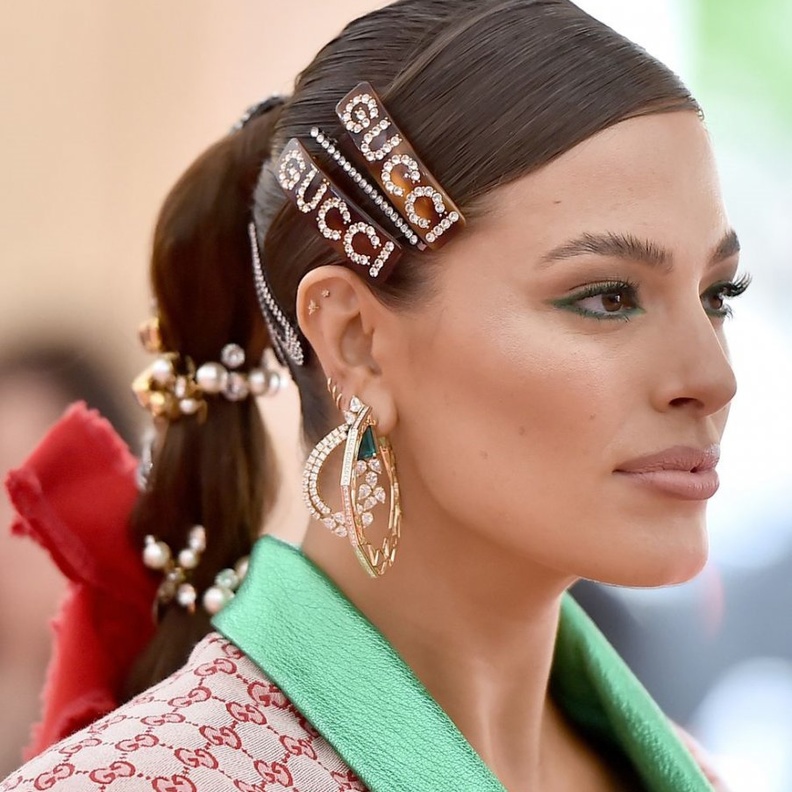 اكسسوارات شعر براقة وفاخرة موضة 2020 مستوحاة من Jennifer Lopez