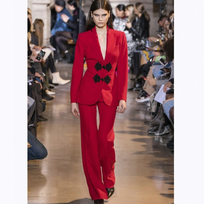 بدلة رسمية باللون الأحمر منAndrew Gn