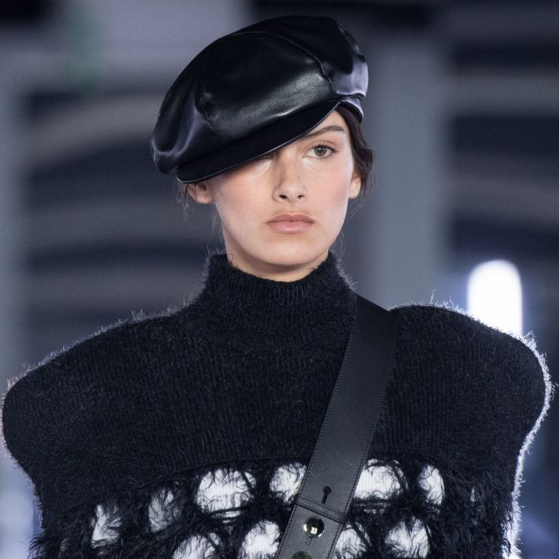 قبعة من الجلد منBalmain