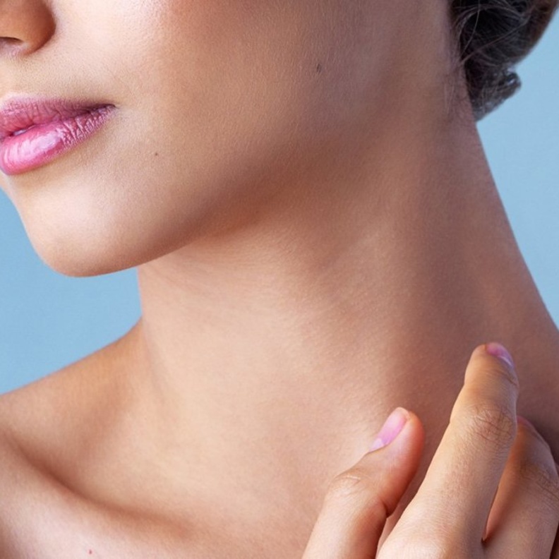 تعرفي على أسباب سواد الرقبة وطرق علاجها