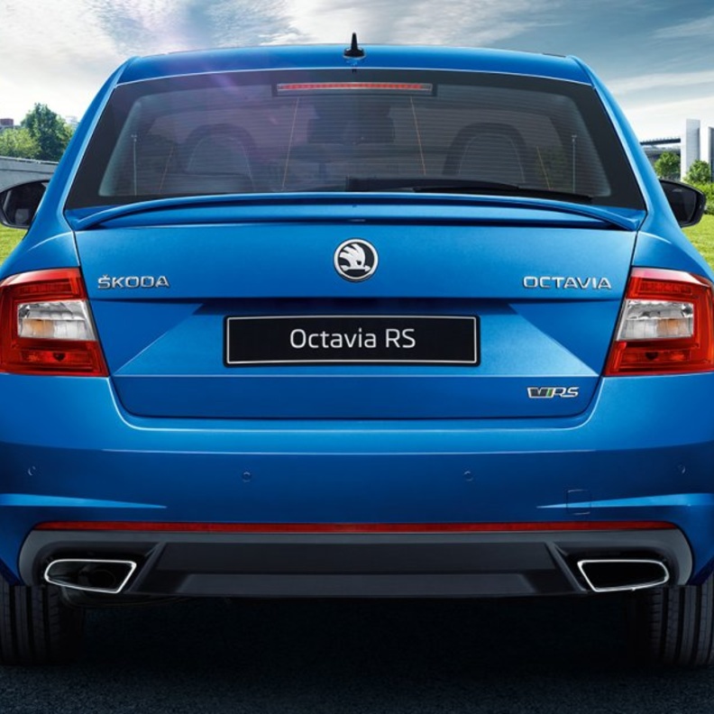 اسباب وجود مساحات زجاج خلفي في بعض السيارات دون الأخرى