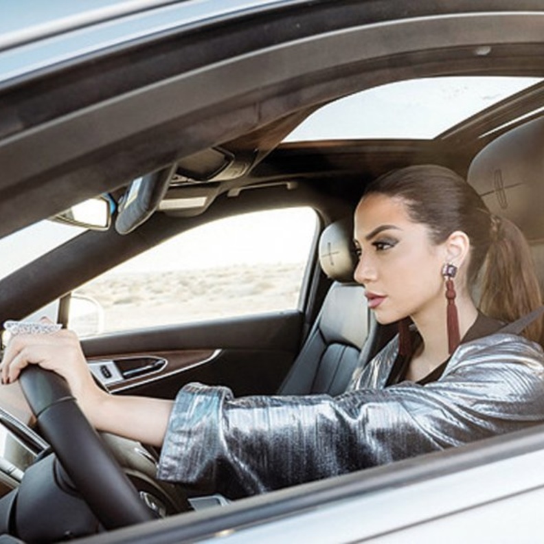  تشكل الأضواء التحذيرية في لوحة القيادة بمثابة المؤشر عن وجود خلل ما في احد أنظمة السيارة