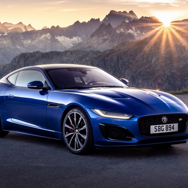 F Type تنافس سيارات بورش الرياضية