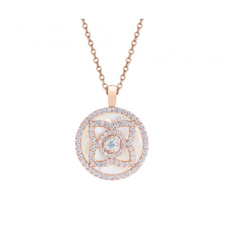 أقراط من فان كليف اند آربلز Van Cleef & Arpels