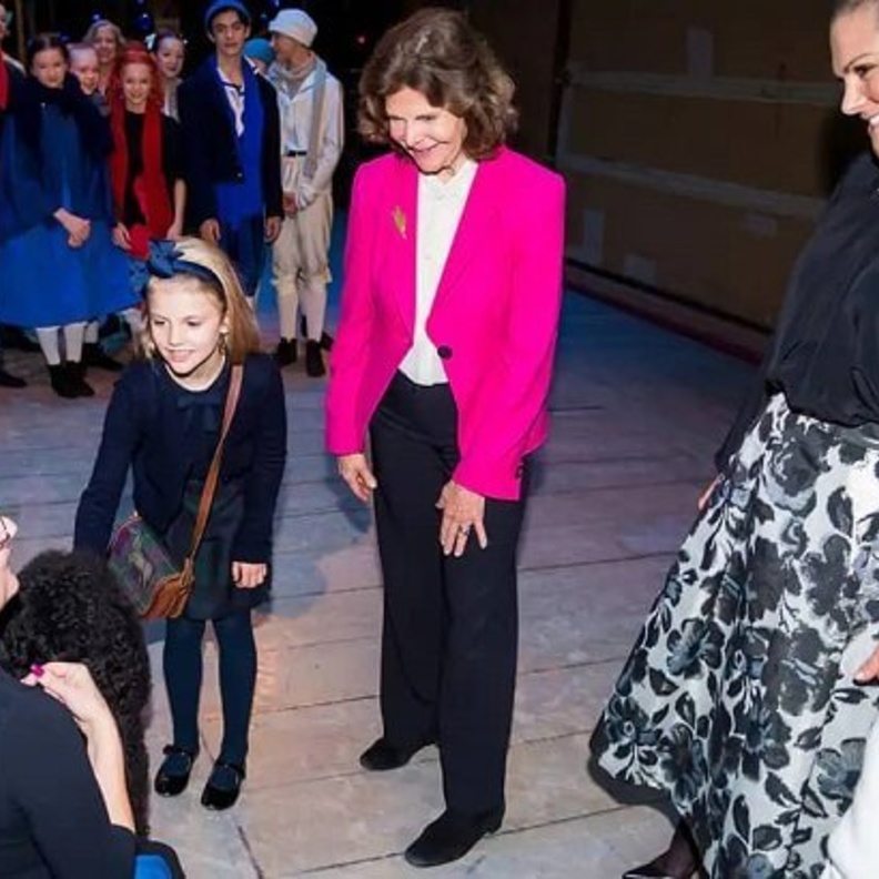 العائلة المالكة السويدية تحضر عرض كسارة البندق في دار الأوبرا الملكية