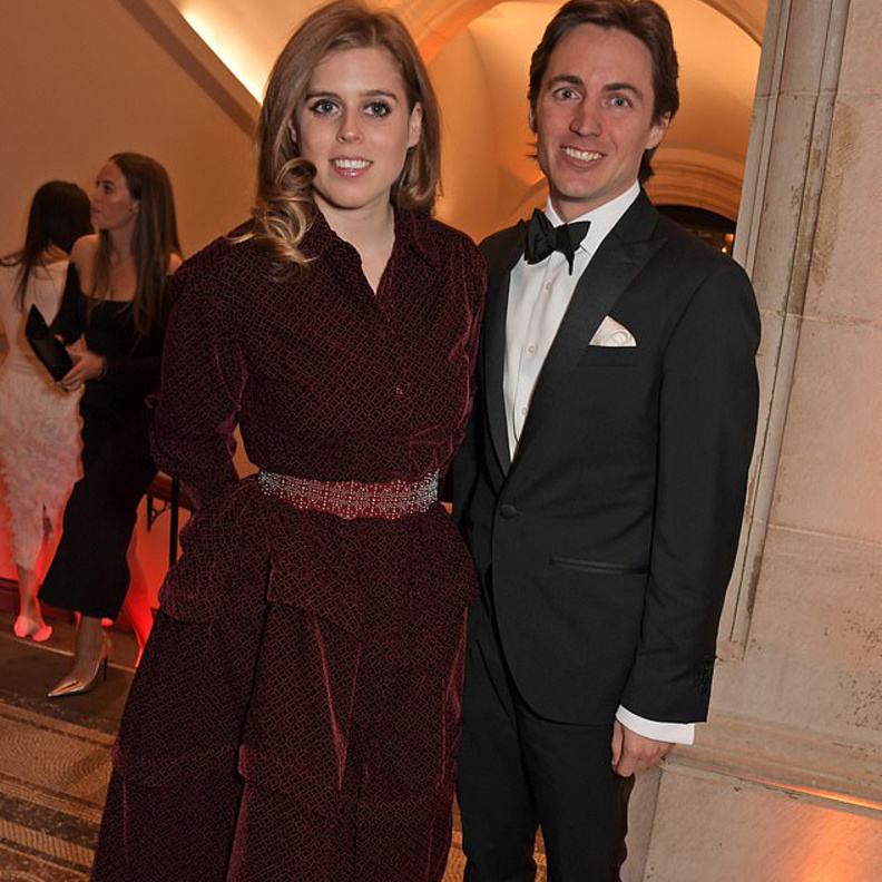 الأميرة بياتريس تقرر إلغاء حفل خطبتها خوفا من ملاحقة مصوري الباباراتزي لوالدها