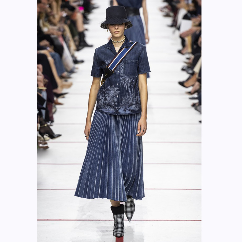 افكار لارتداء التنورة البليسيه هذا الشتاء