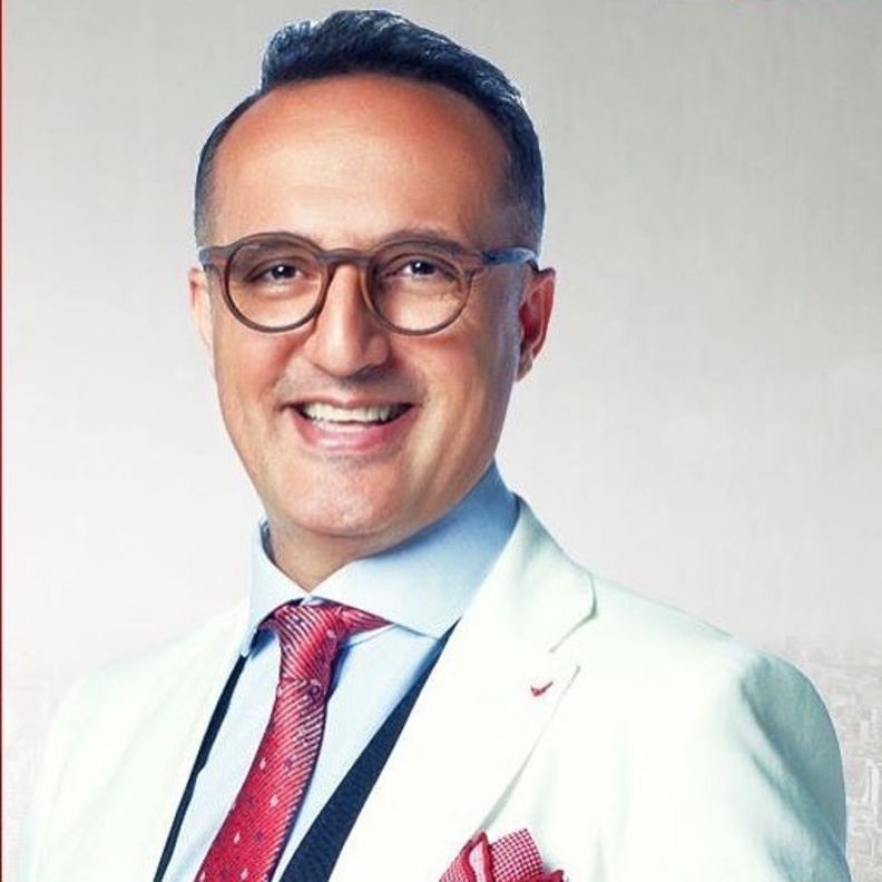 الإعلامي شريف مدكور