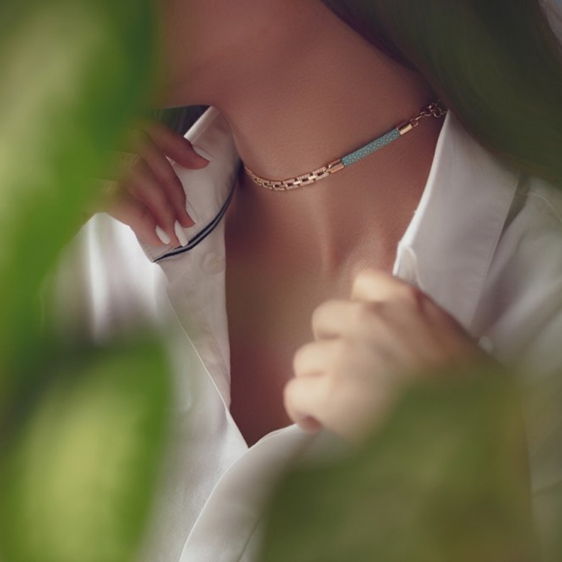 تصميم خاتم هندسي جذاب من مجوهرات يُرى