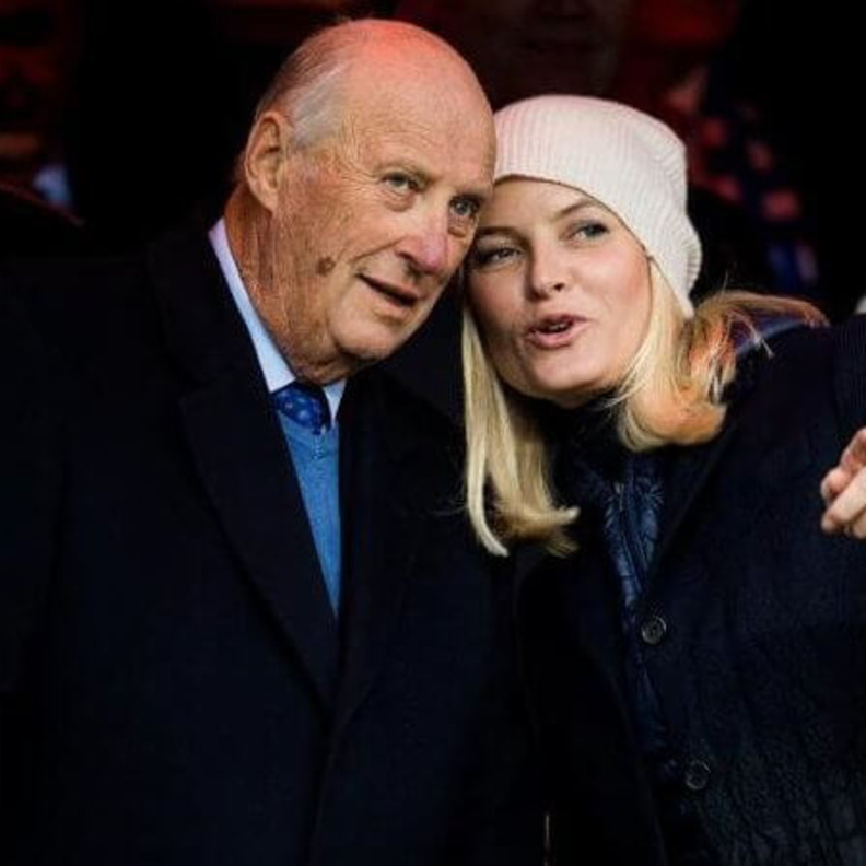 الملك هارالد والأميرة ميت ماريت في نهائي كأس كرة القدم للرجال