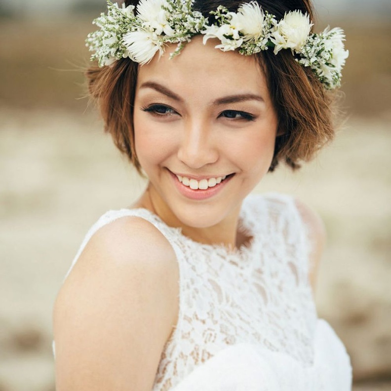 إليك تسريحات شعر ناعمة وفخمة تناسب شعرك القصير يوم زفافك