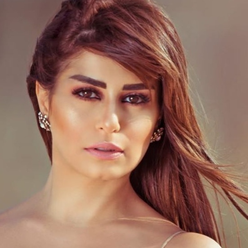 الفنانة منة فضالي