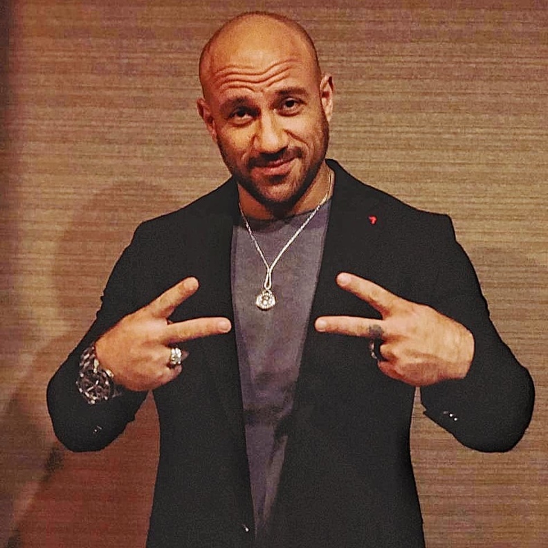 الفنان أحمد مكي