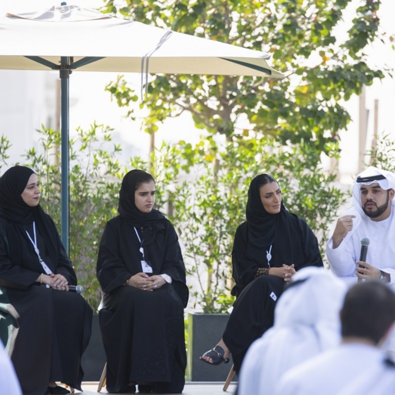 رواد أعمال إماراتيون يستعرضون تجاربهم وقصص نجاحهم بالإمارات