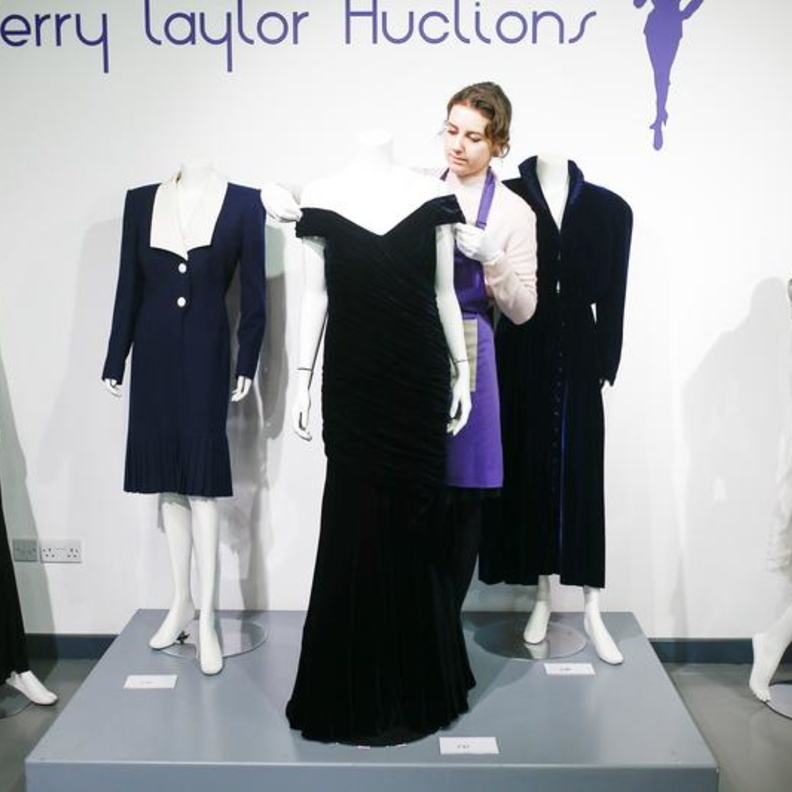 بيع فساتين الأميرة ديانا في المزاد