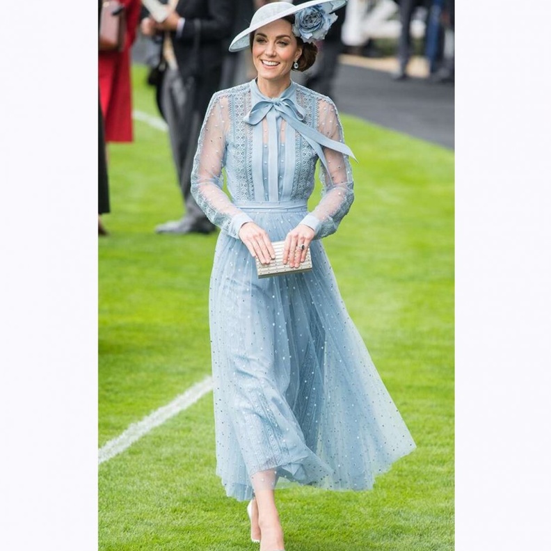 اطلالة كيت بفستان زهري من تصميم Stella McCartney