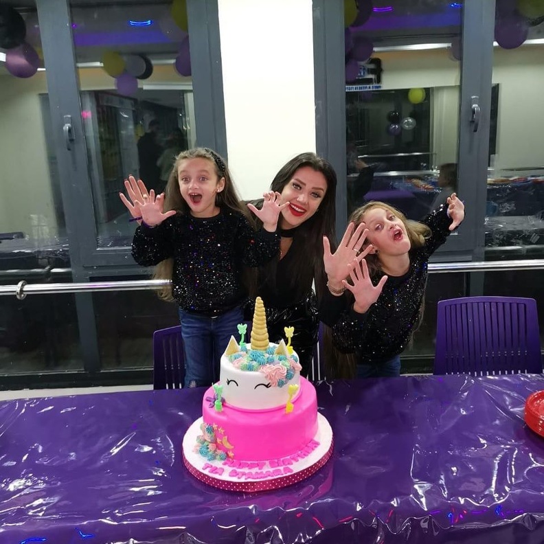 رضوى الشربيني تحتفل بعيد ميلاد ابنتيها