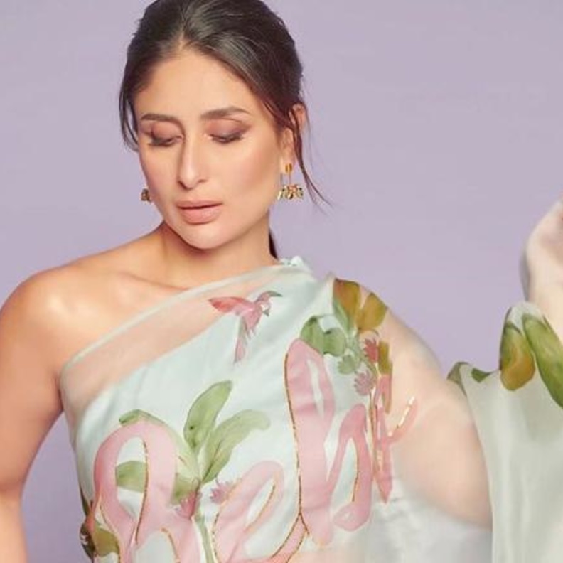 كارينا كابور تضطر للتزين في المطار للحاق بحفل خطبة أحد أقاربها