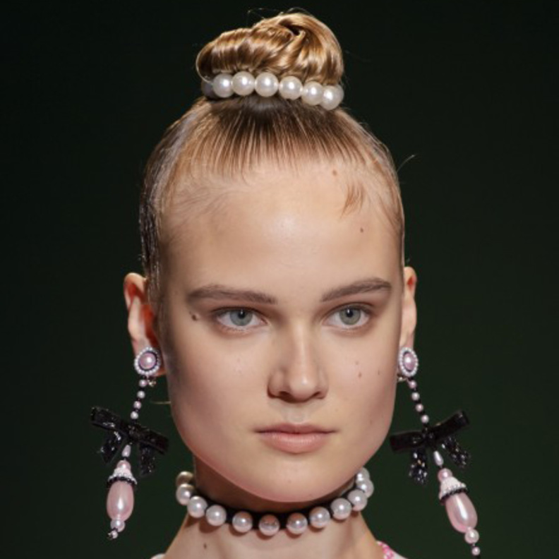 اكسسورات للشعر من اللؤلؤ