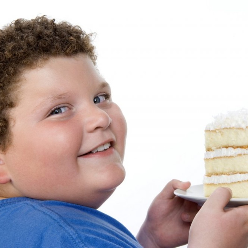 أسباب السمنة عند الاطفال وطرق العلاج