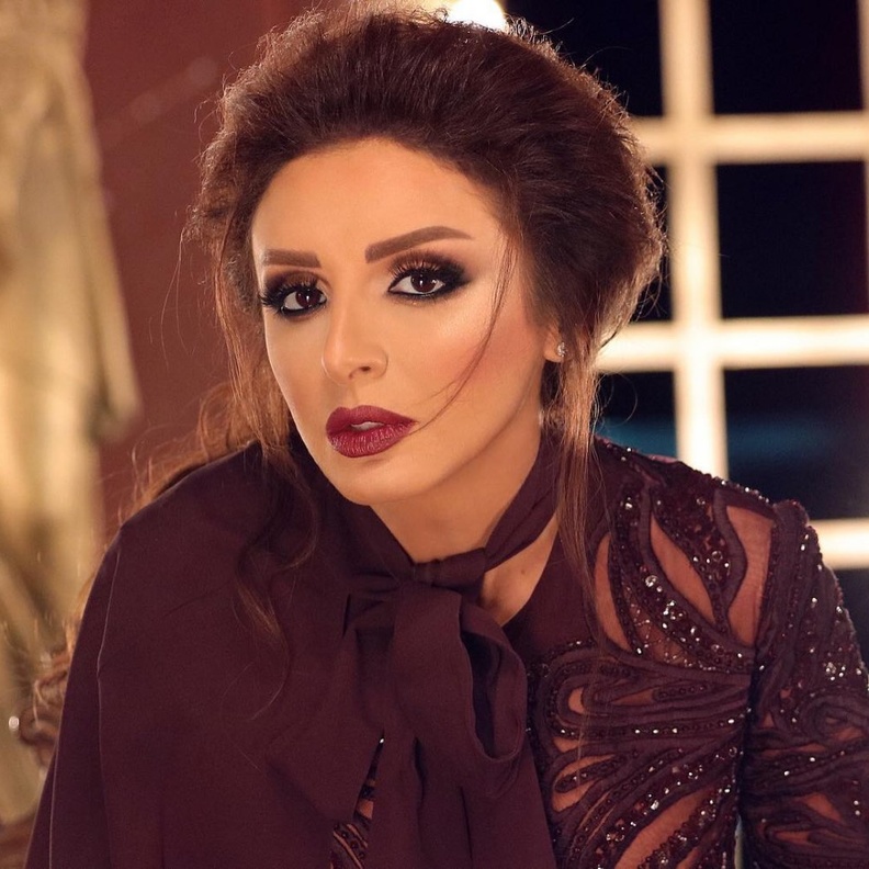 اعتمدي مكياج خطوبة سموكي رائع ومناسب لإطلالة رائعة يوم خطوبتك