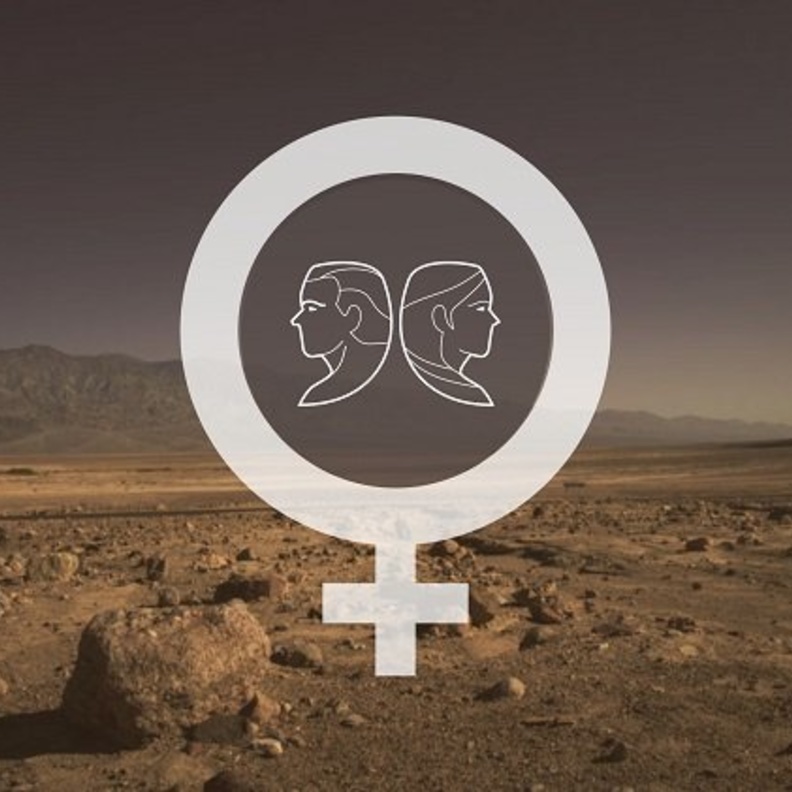 تتميّز امرأة برج الميزان بانها اجتماعية وتتمتع مهارات عالية في الاتصال