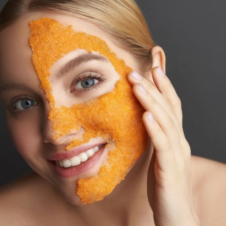 ماسك البرتقال وخشب الصندل