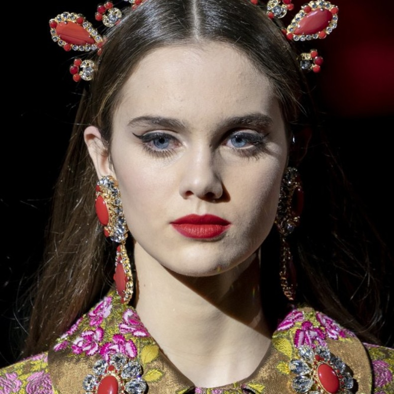 إطلالة جمالية من عرض Dolce & Gabbana