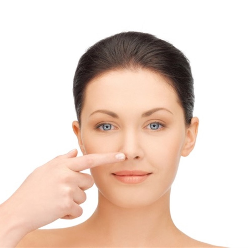 قومي بعلاج مسام وجهك باستخدام التبخبر