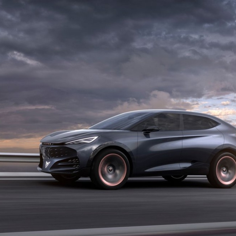 Lexus تدشن حقبة السيارات الكهربائية مع طرازها UX 300e