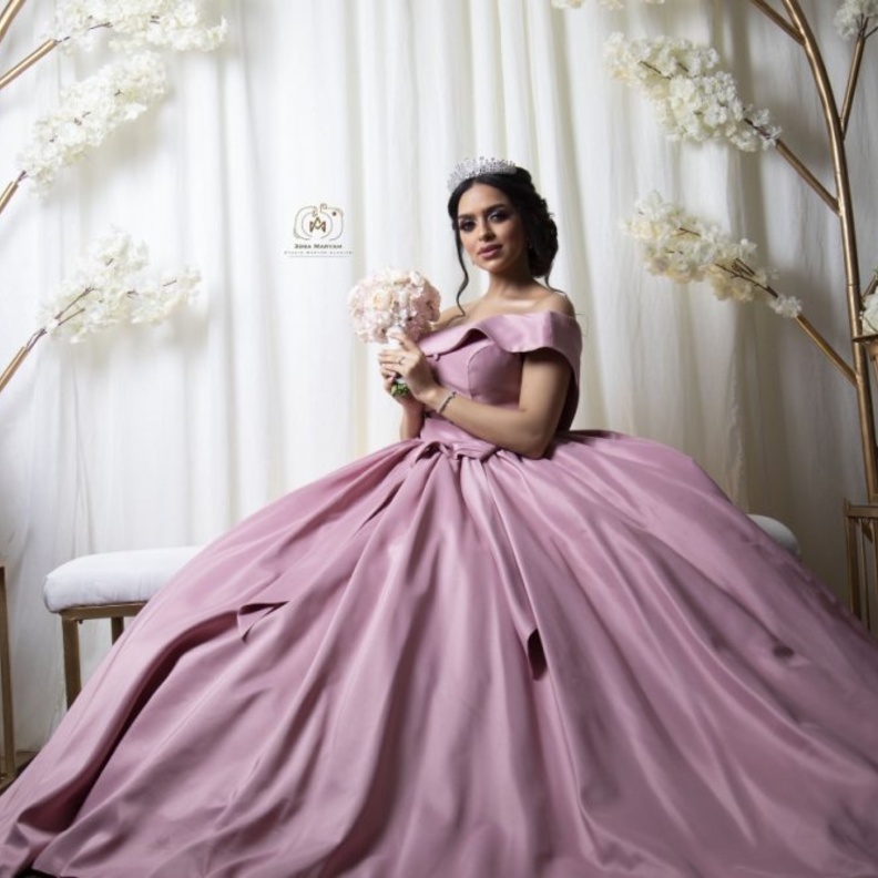 احدى لقطات العروسين من المصورة السعودية مريم الشيخ