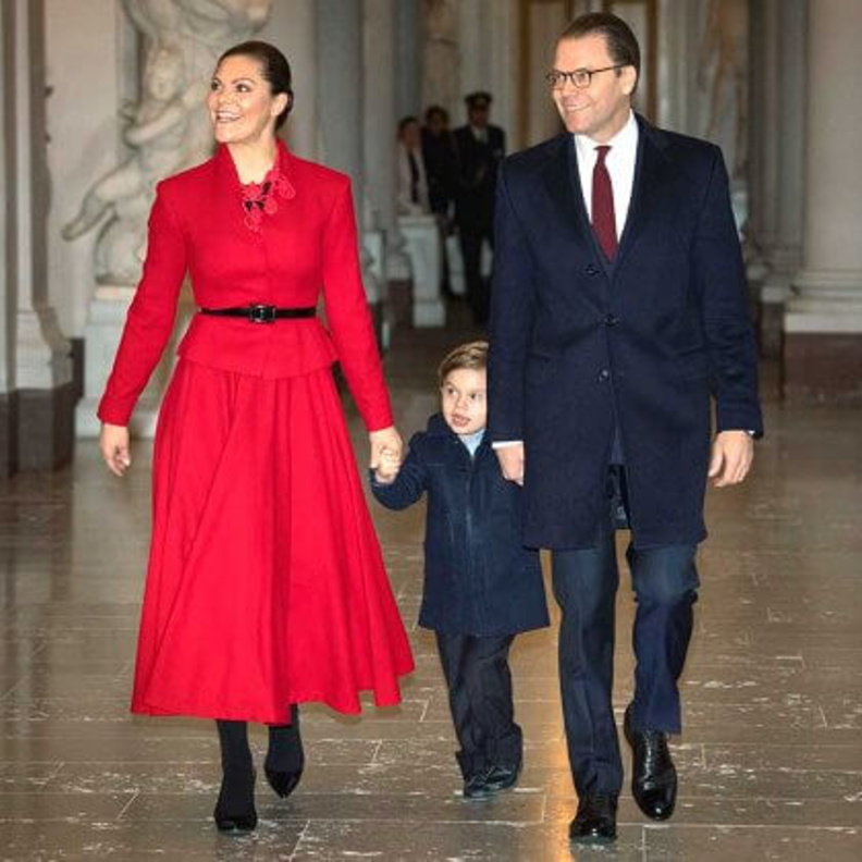 تقديم أشجار عيد الميلاد في تقليد سنوي