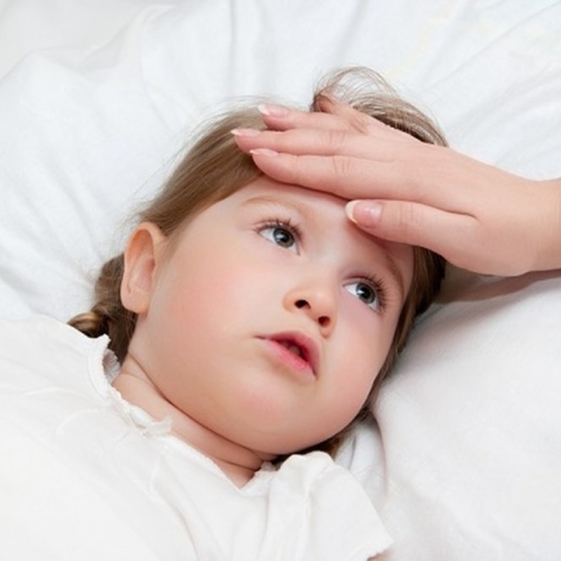  طرق خفض حرارة الطفل بسرعة دون دواء