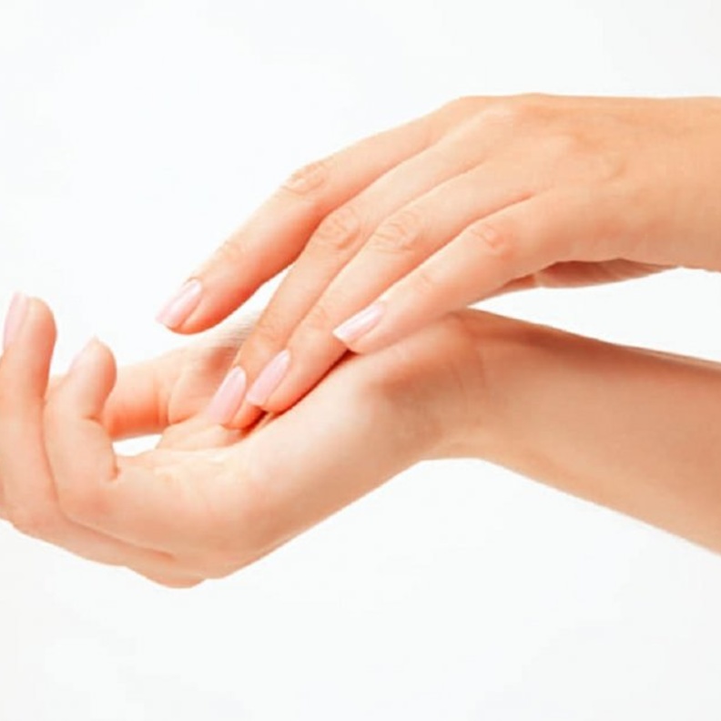 تخلصي من تشقق الايدي في فصل الشتاء بطرق طبيعية