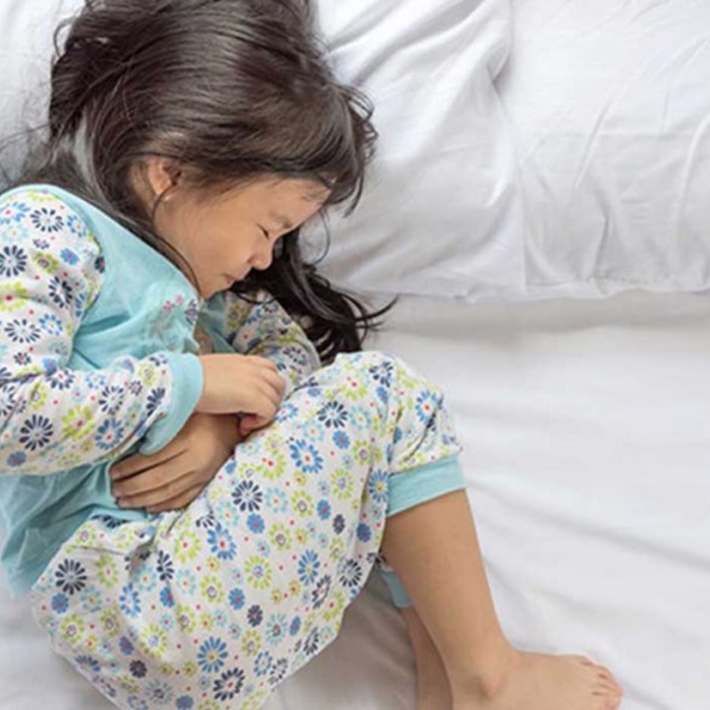 اعراض اصابة الاطفال بديدان البطن وطرق علاجها