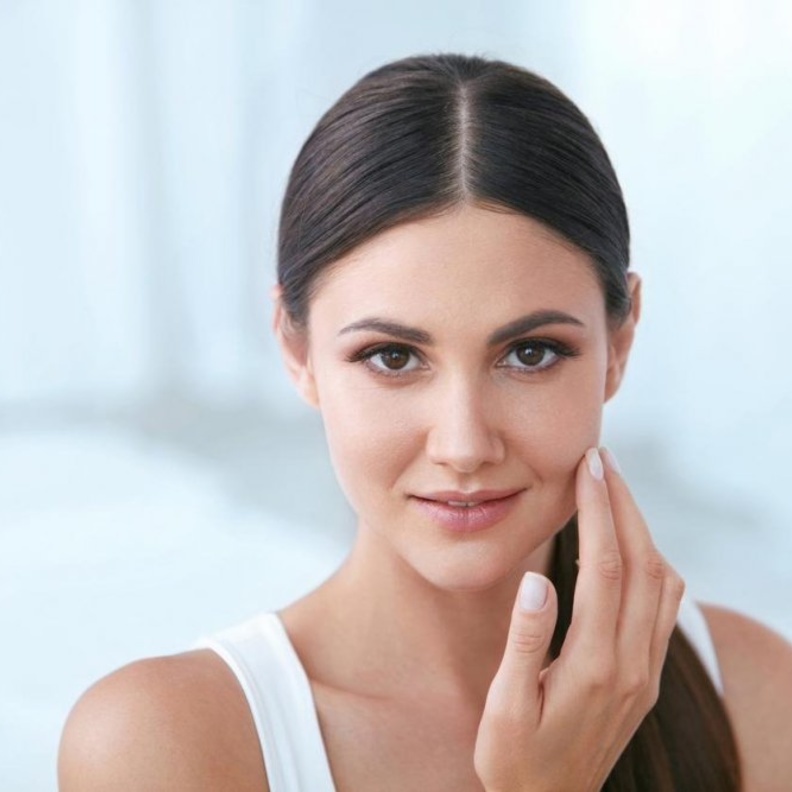 عملية تجديد شباب الوجه