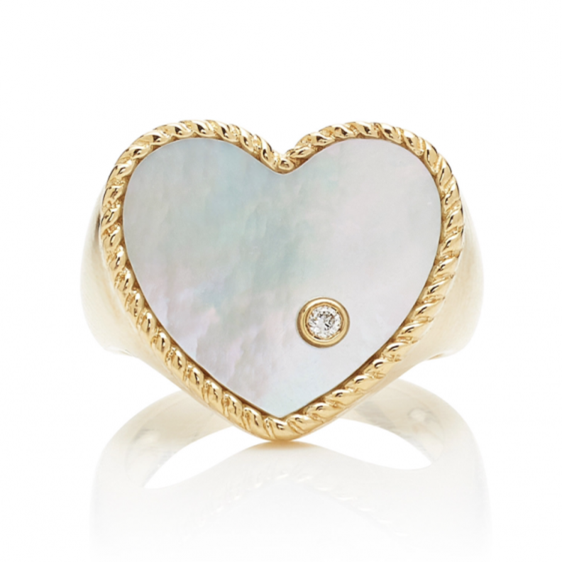 اقراط ذهب حلزونية مزينة بقطع صدفية من Ilias Lalaounis