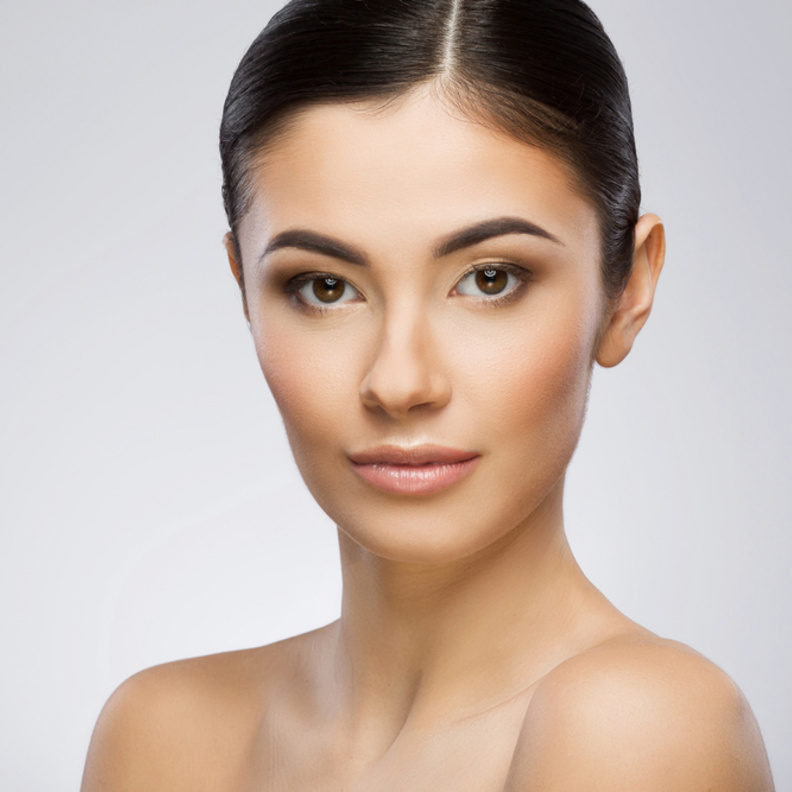 فوائد  واضرار زيت الخروع للحواجب والرموش