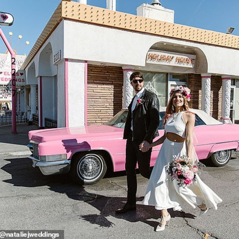 التزمت العروس في الزفاف ان تعتني بنفسها