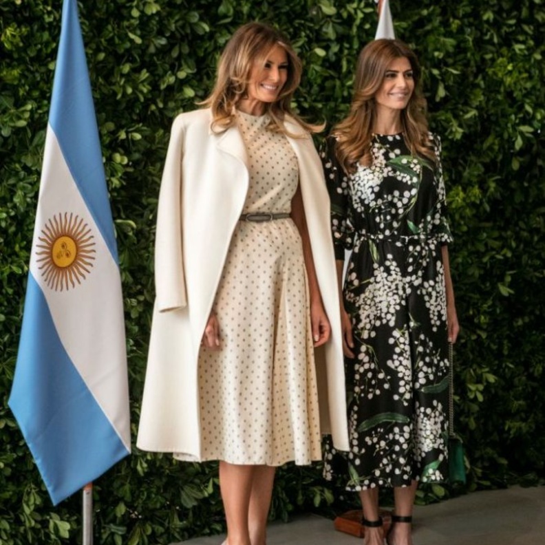 اجمل معاطف ميلانيا ترامب لعام 2019 بتفاصيل الكارو