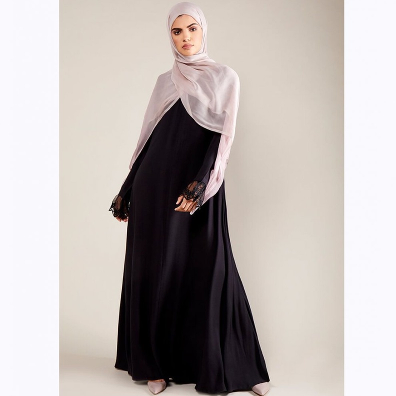 اختاري العباية الشبابية باللون الرمادي من اندماج