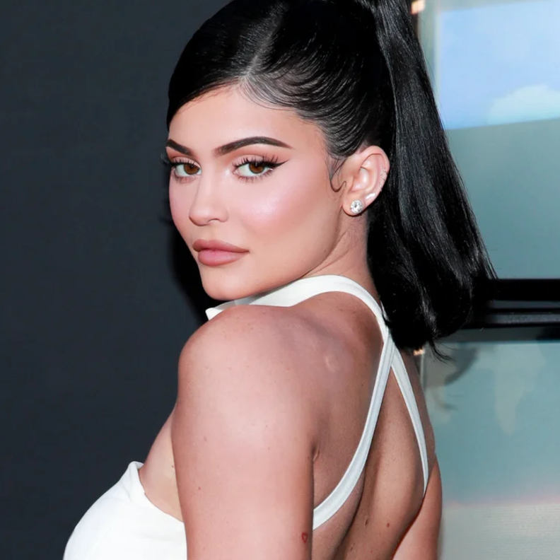 تسريحة ذيل الحصان