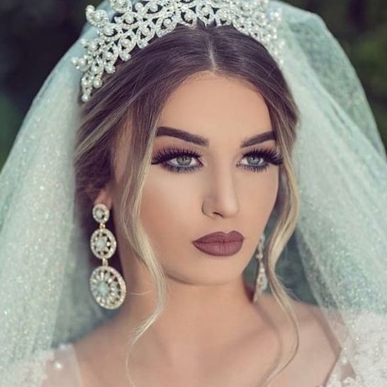 احرصي على اختيار مكياج شفاه وردي فاتح يناسب مكياجك الناعم