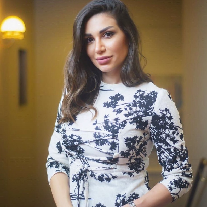 الفنانة سارة نخلة