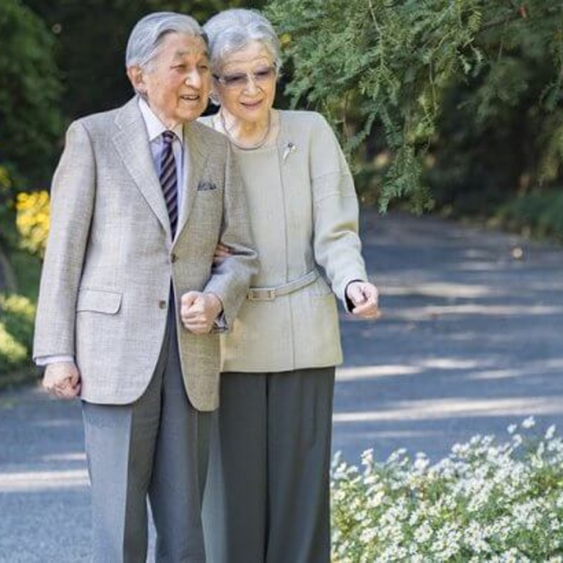 الإمبراطور السابق لليابان يحتفل بعيد ميلاده السادس والثمانين