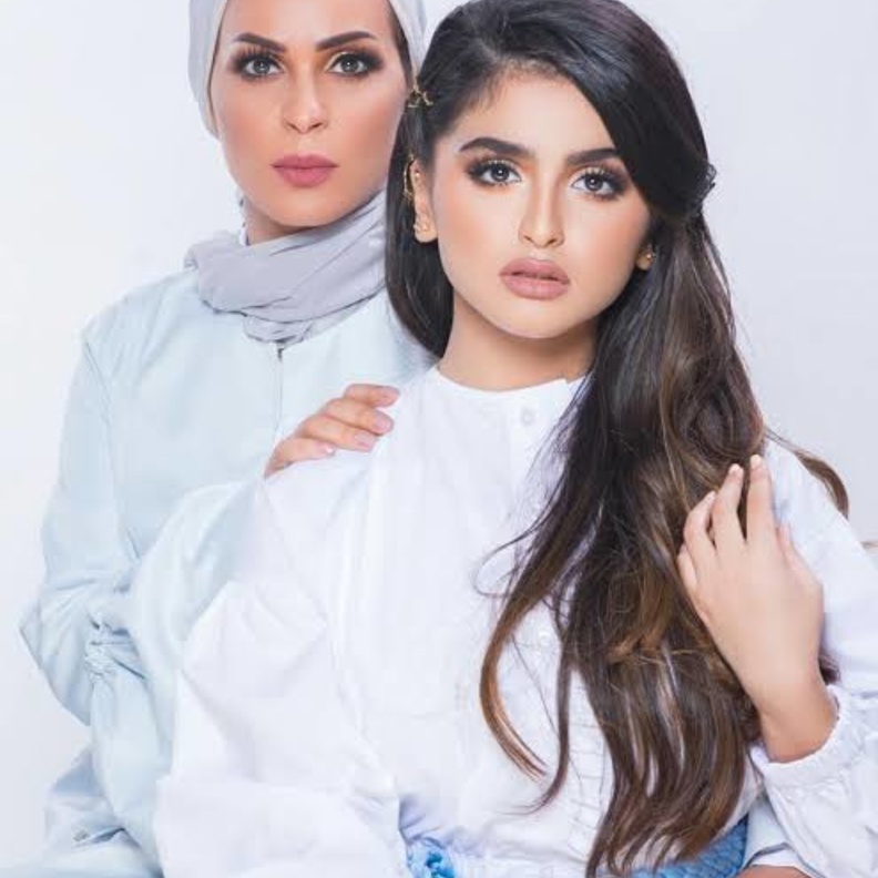 منى السابر وابنتها حلا