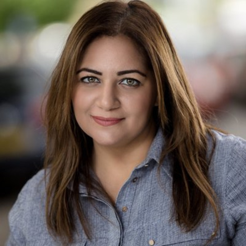 ابتكار المخترعة السعودية هديل أيوب لقفاز إلكتروني يدخل المدارس البريطانية 