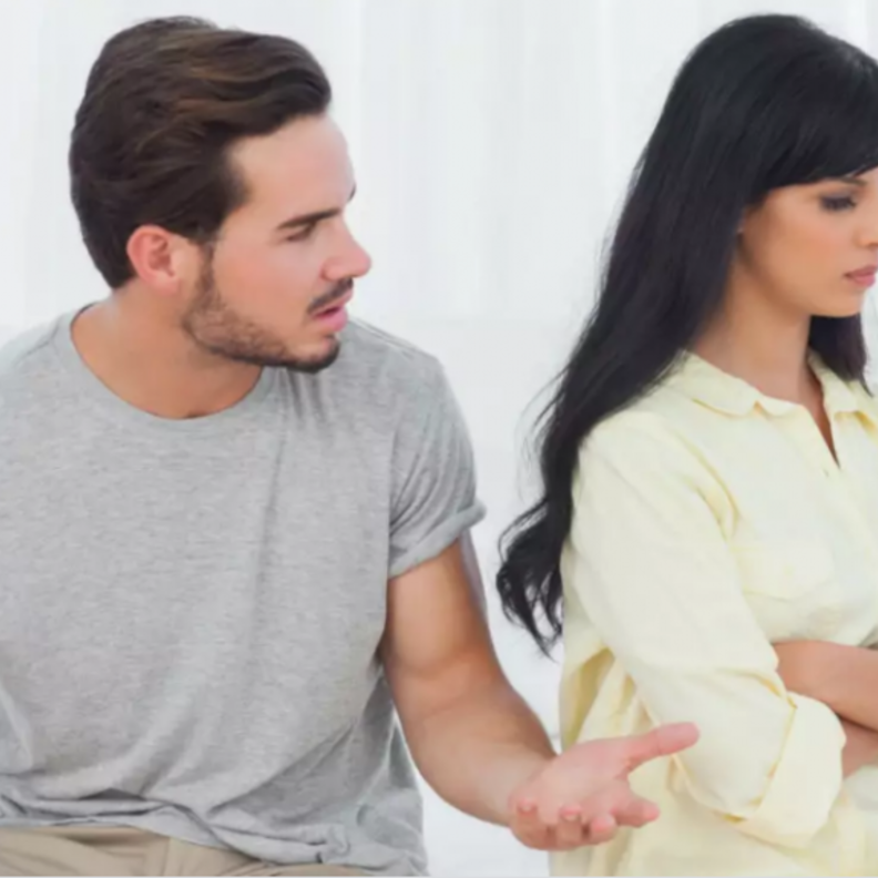 إلفتي نظره الى شعورك بالضيق والانزعاج من تصرفه