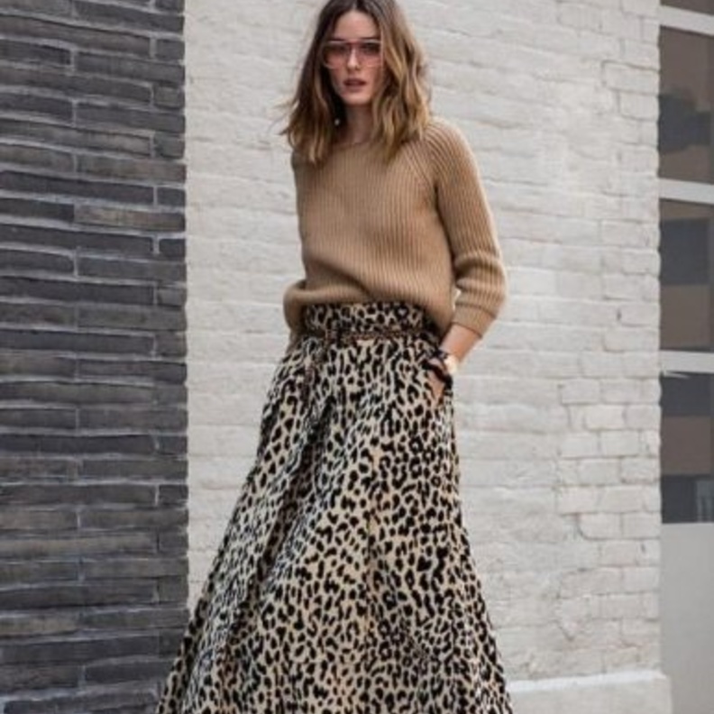 اكملي اللوك بحذاء الأنكل بوت الابيض