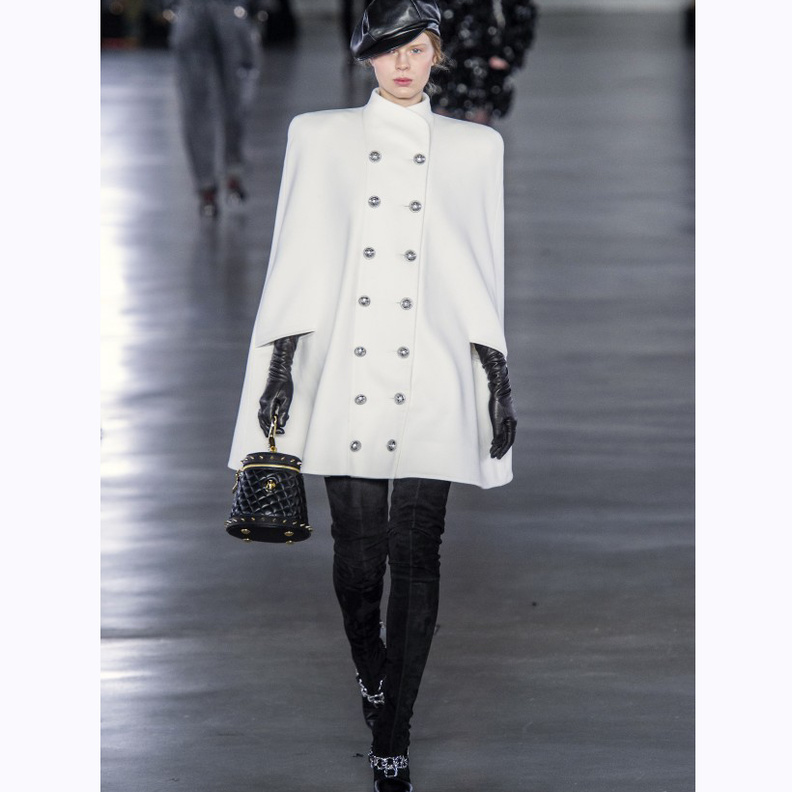 اكسسوارات القفازات البيضاء لاطلالة فاخرة في سهرات عام 2019 من Rochas